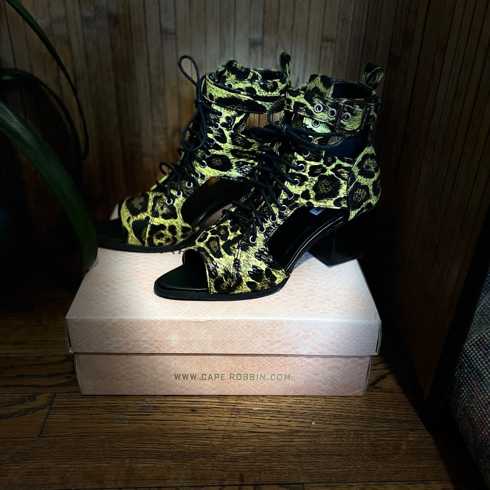 Cape Robbin Lime Leopard lace up Sandals *New*